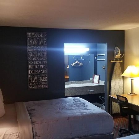 Hotel King Bed Hotel Room 120 Booking Stillwater Exterior foto