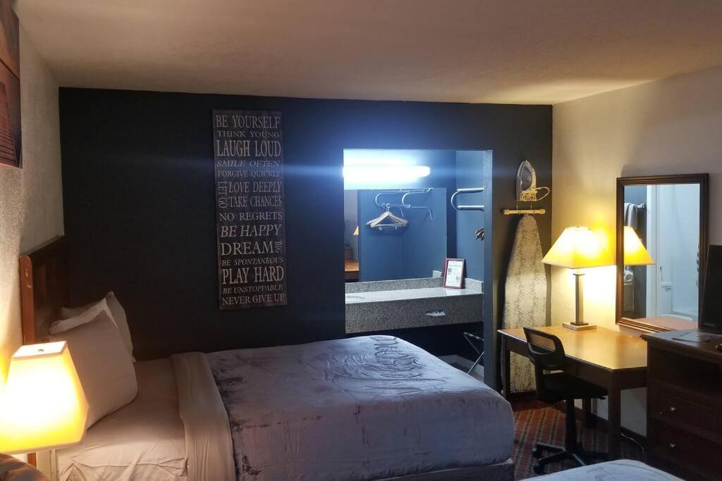 Hotel King Bed Hotel Room 120 Booking Stillwater Exterior foto